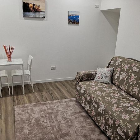 Il Centro Guest House Наполи Стая снимка