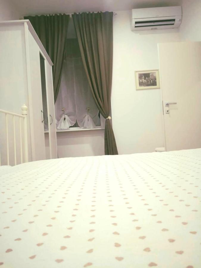 Il Centro Guest House Наполи Екстериор снимка