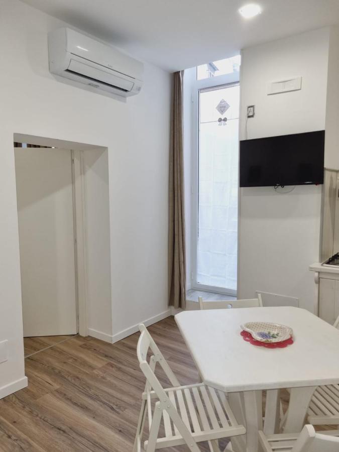 Il Centro Guest House Наполи Екстериор снимка