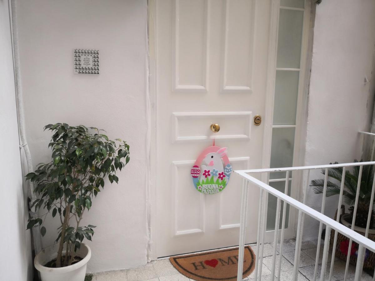 Il Centro Guest House Наполи Екстериор снимка