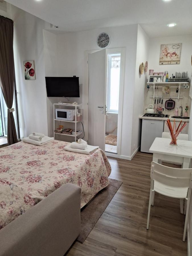 Il Centro Guest House Наполи Екстериор снимка