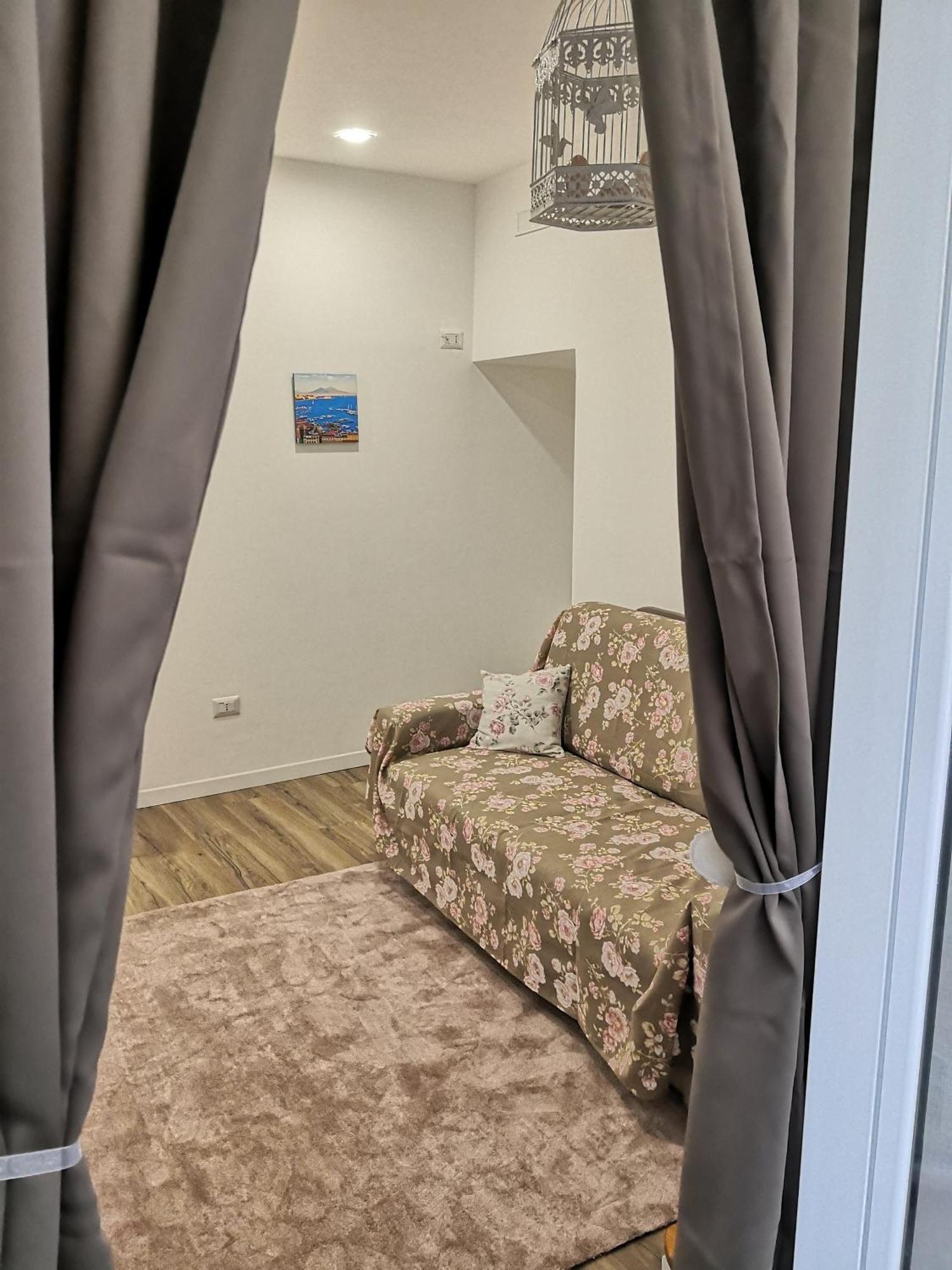 Il Centro Guest House Наполи Стая снимка