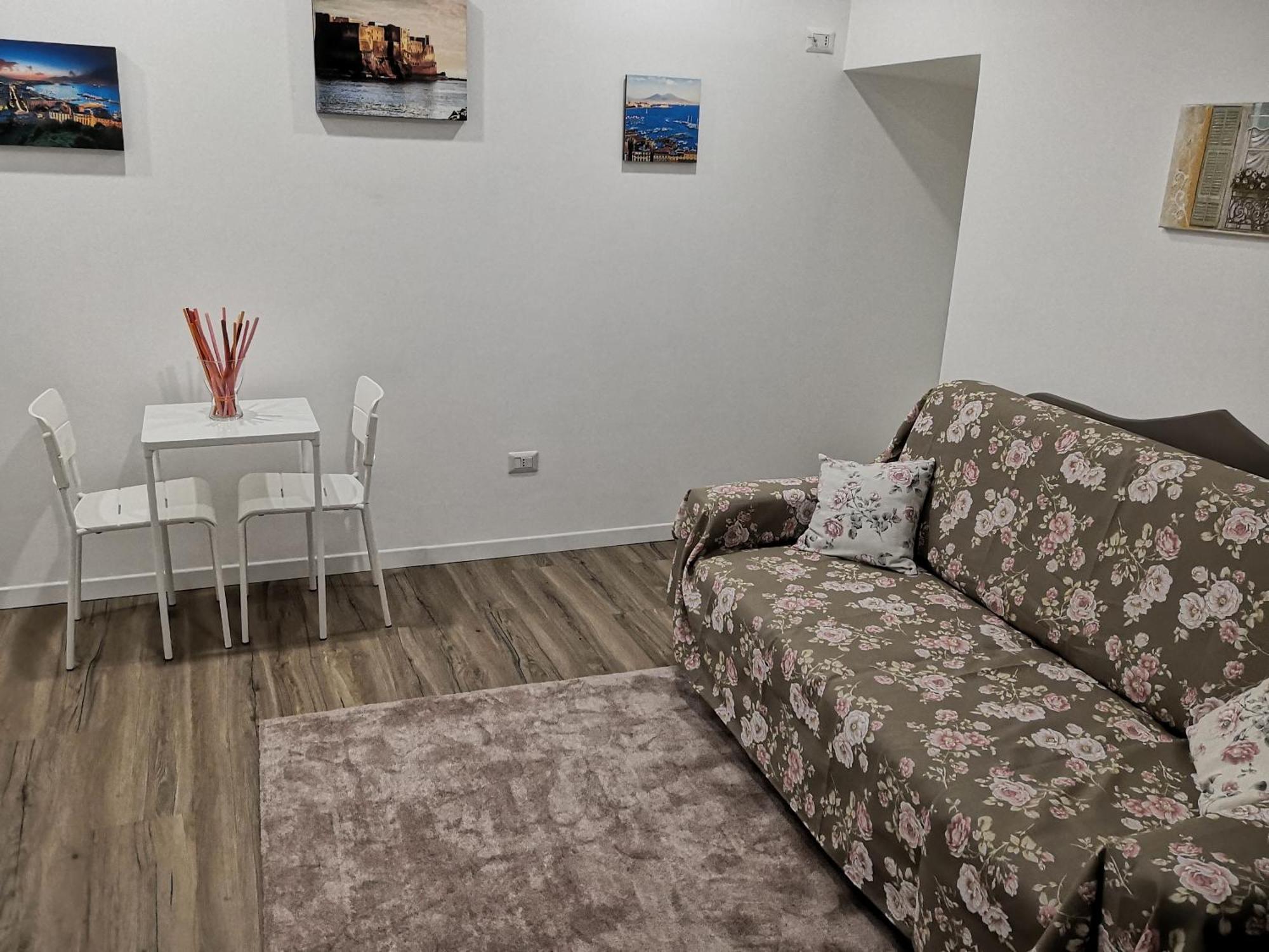Il Centro Guest House Наполи Стая снимка