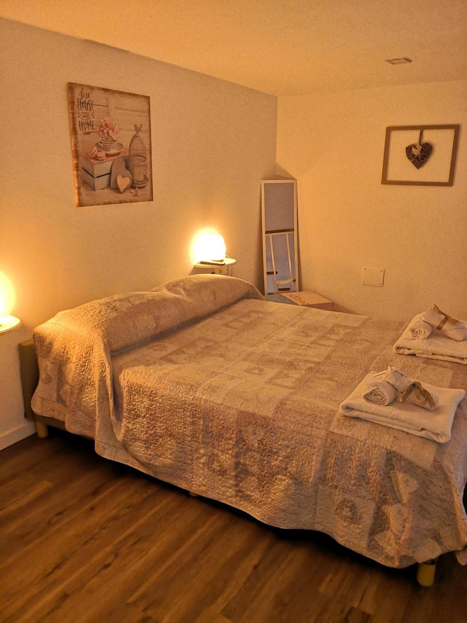 Il Centro Guest House Наполи Стая снимка